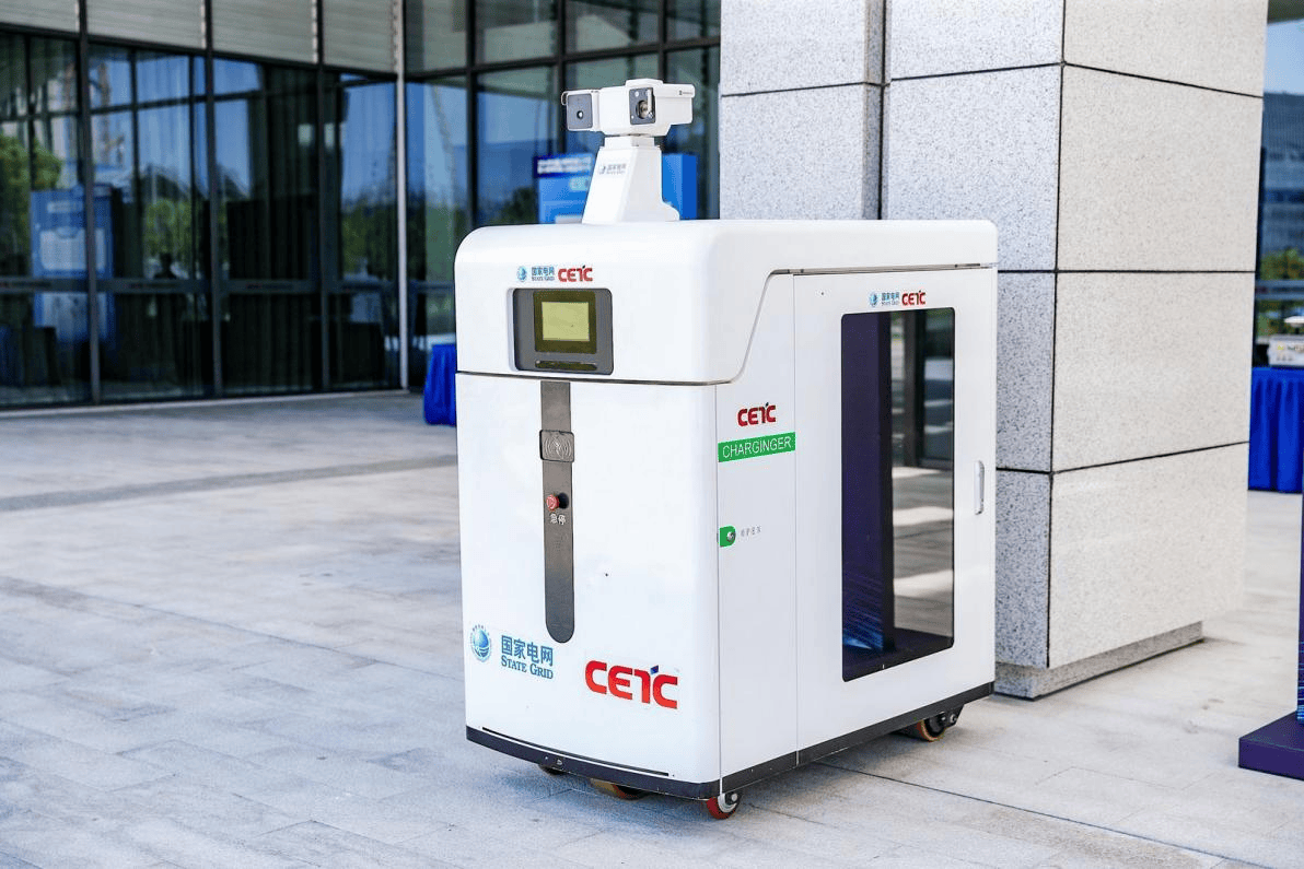 中国小微特机器人创新发展大会成功举办，水陆空机器人现场炫技(图3)